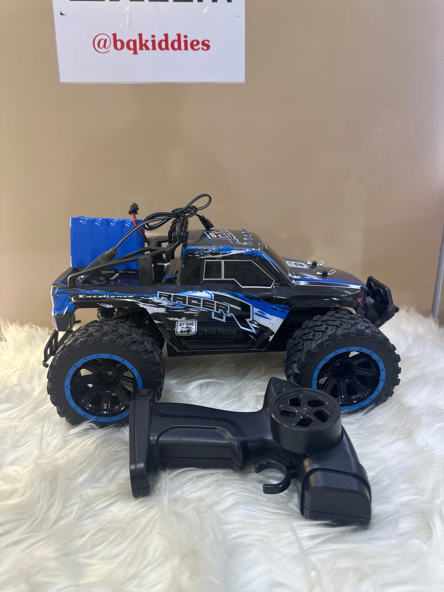 HIGH SPEED REMOTE CONTROL TOY CAR
