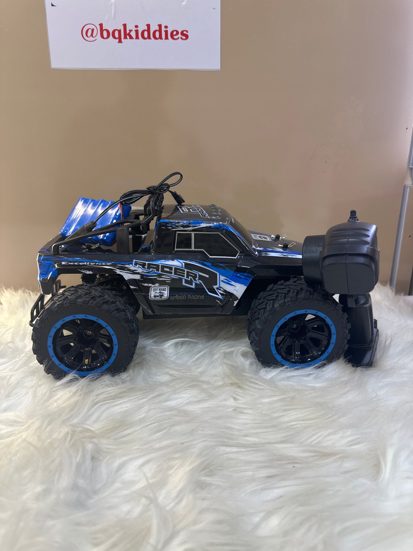HIGH SPEED REMOTE CONTROL TOY CAR