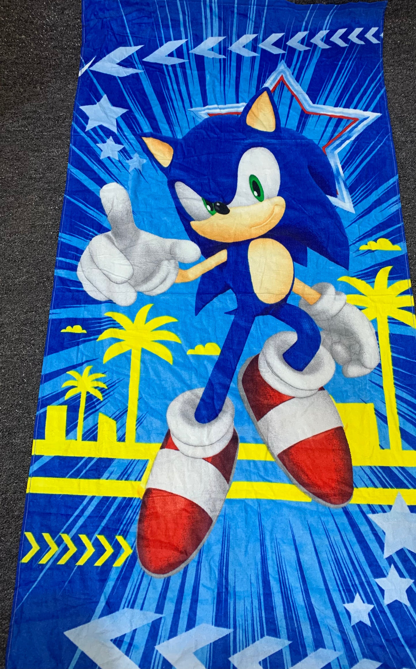 SONIC THE HEDGEHOG BEACH TOWEL 70 x 140cm