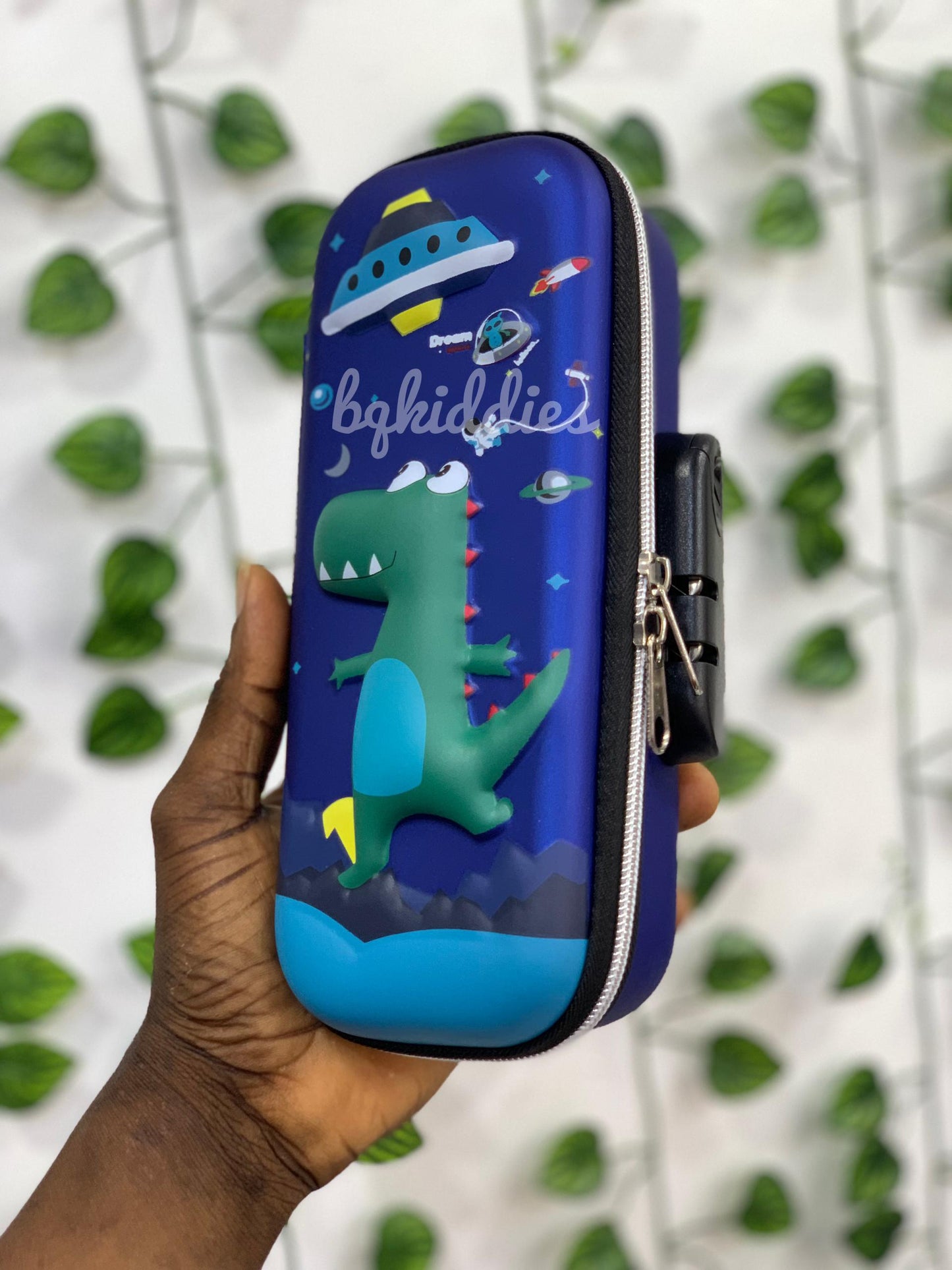 CHARACTER STATIONARY PURSE WITH LOCK (BIG)