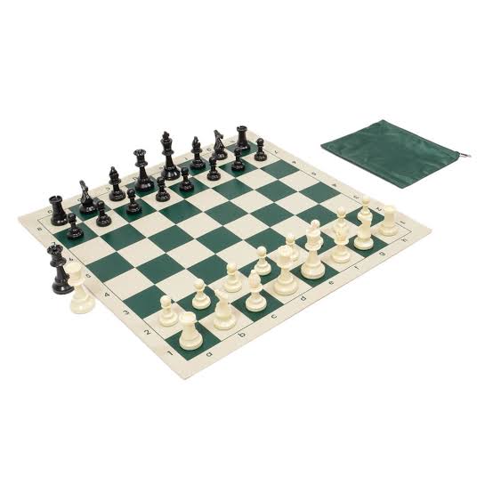 FAMILY CHESS SET WITH SCROW