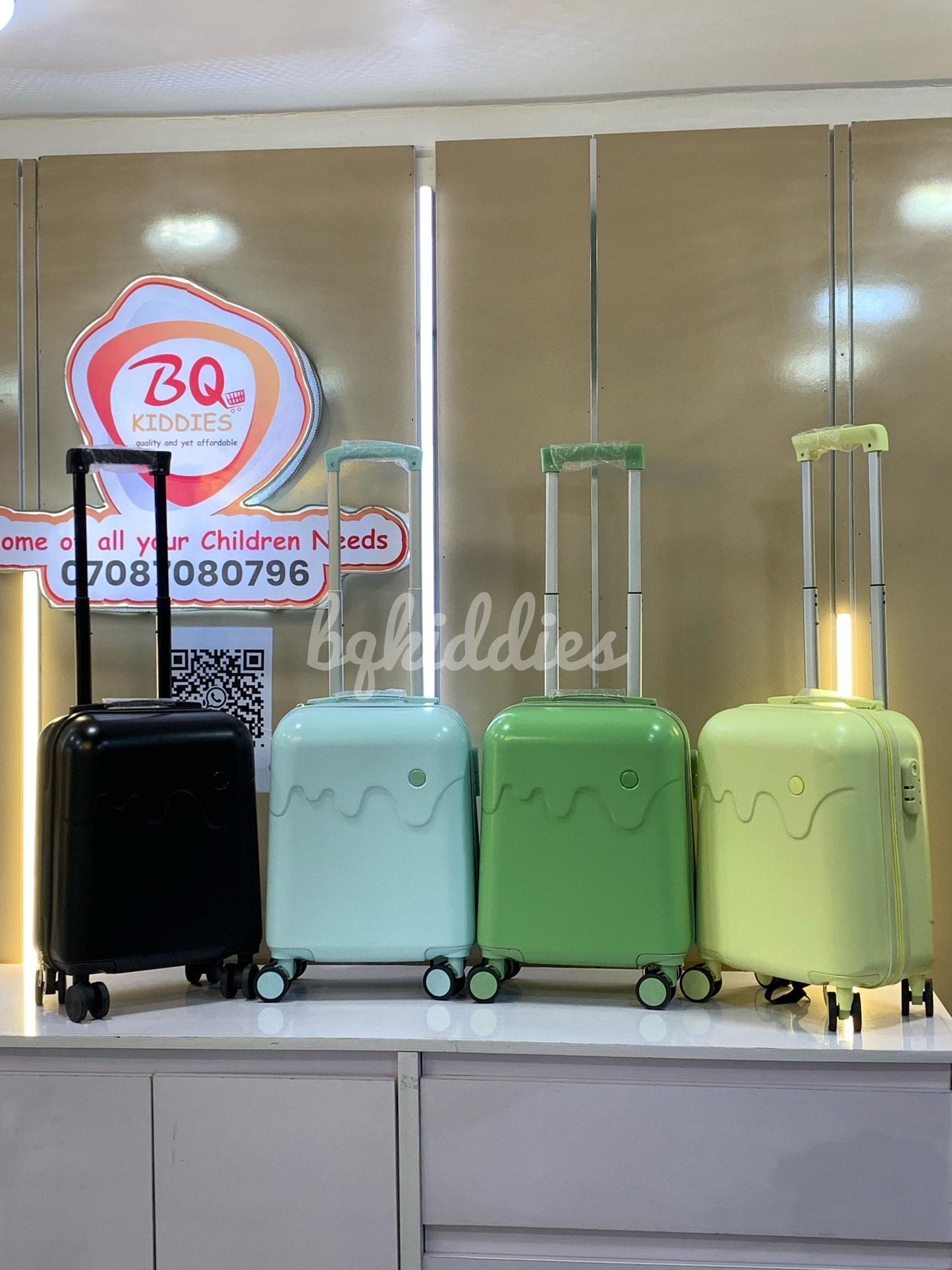ICE CREAM LUGGAGE TRAVEL LUGGAGE BOX WITH CUP HOLDER 20"