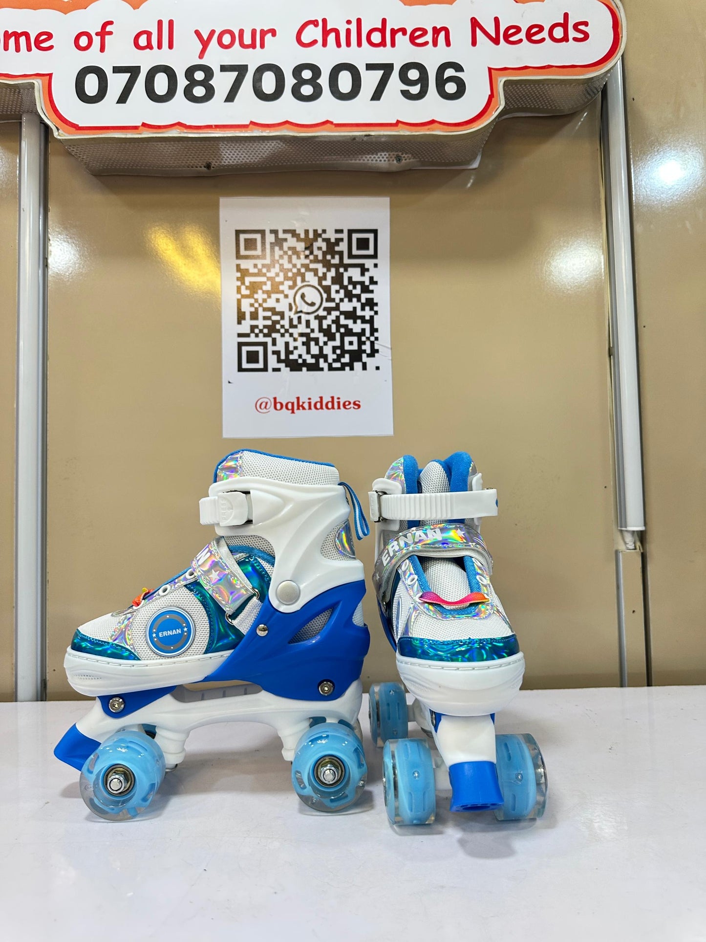 CHILDREN ROLLER SKATE