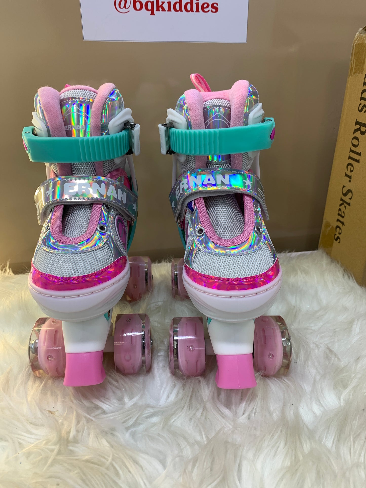 CHILDREN ROLLER SKATE