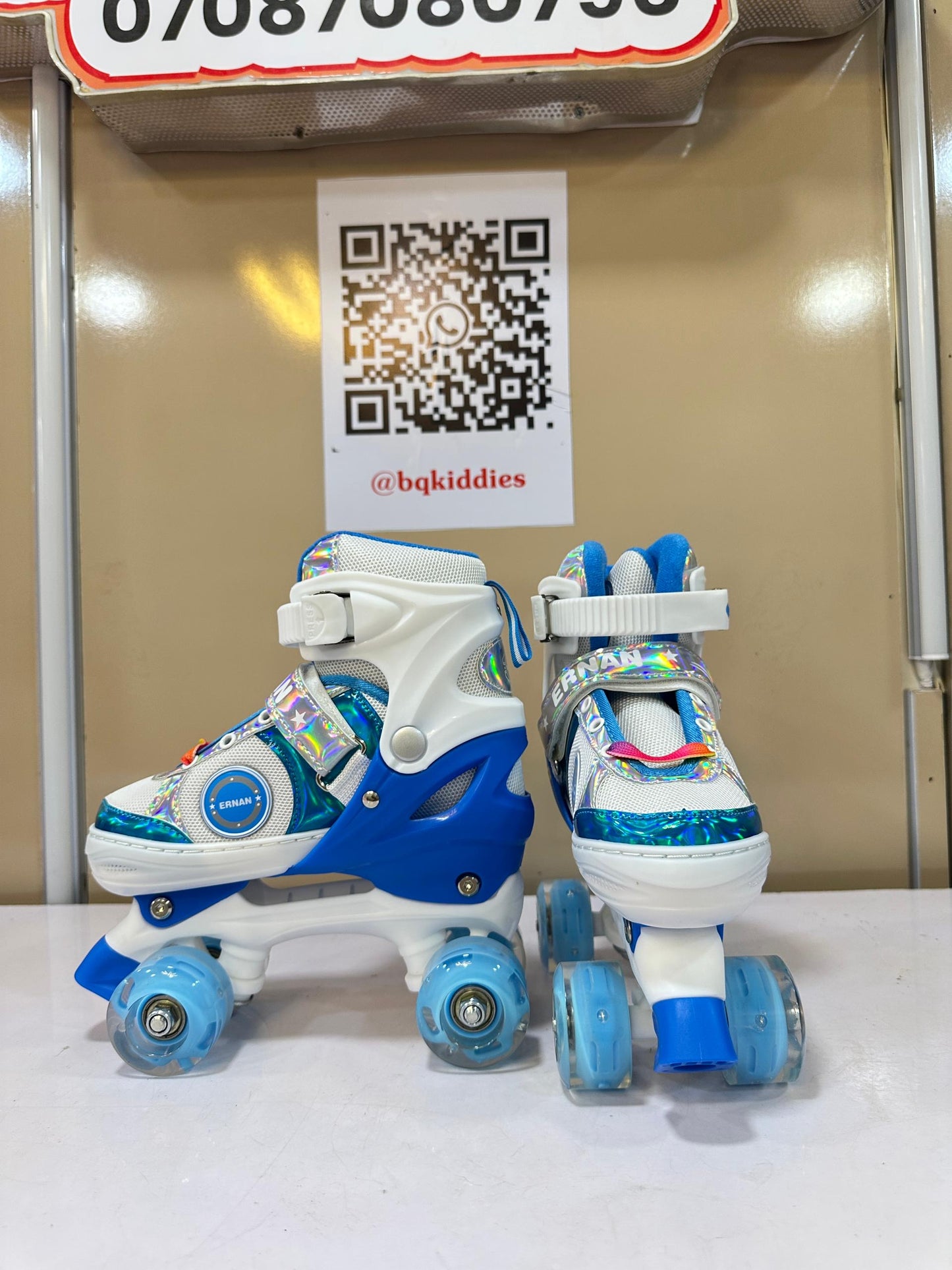 CHILDREN ROLLER SKATE