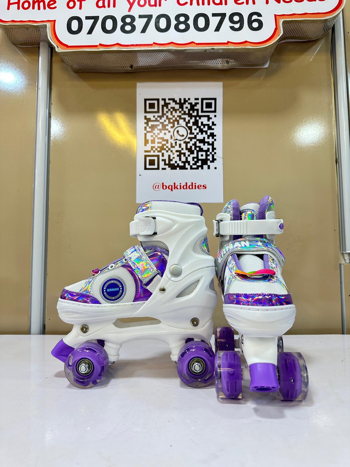 CHILDREN ROLLER SKATE