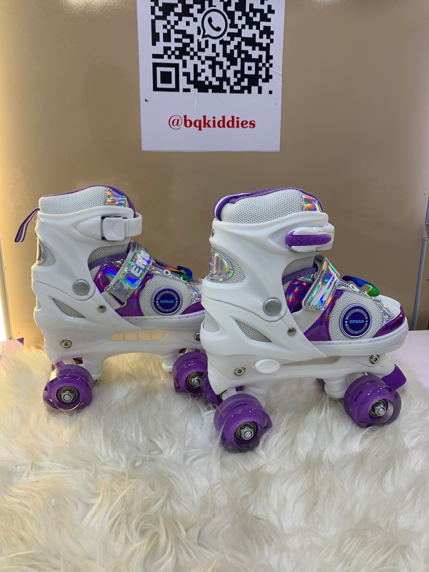 CHILDREN ROLLER SKATE