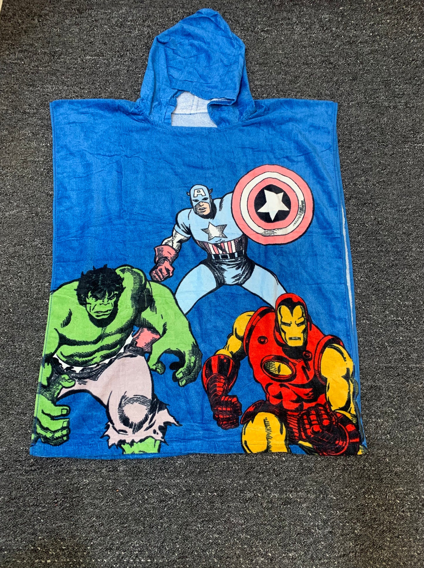 HOODED MARVEL AVENGERS TOWEL 51x22cm