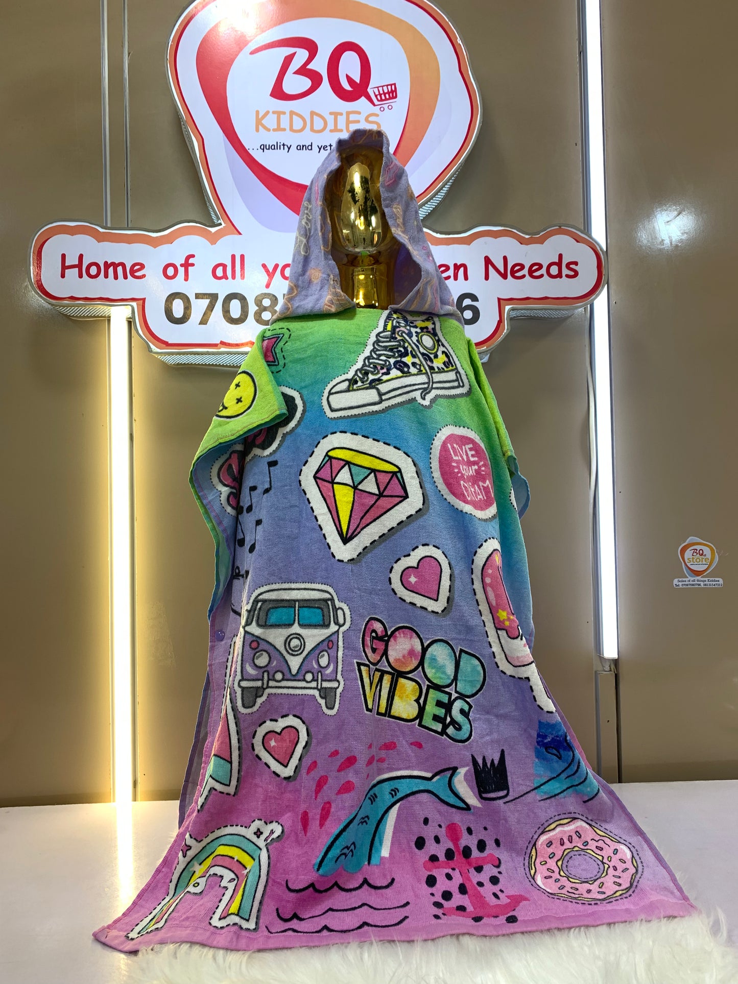KIDS CHARACTER HOODED TOWEL