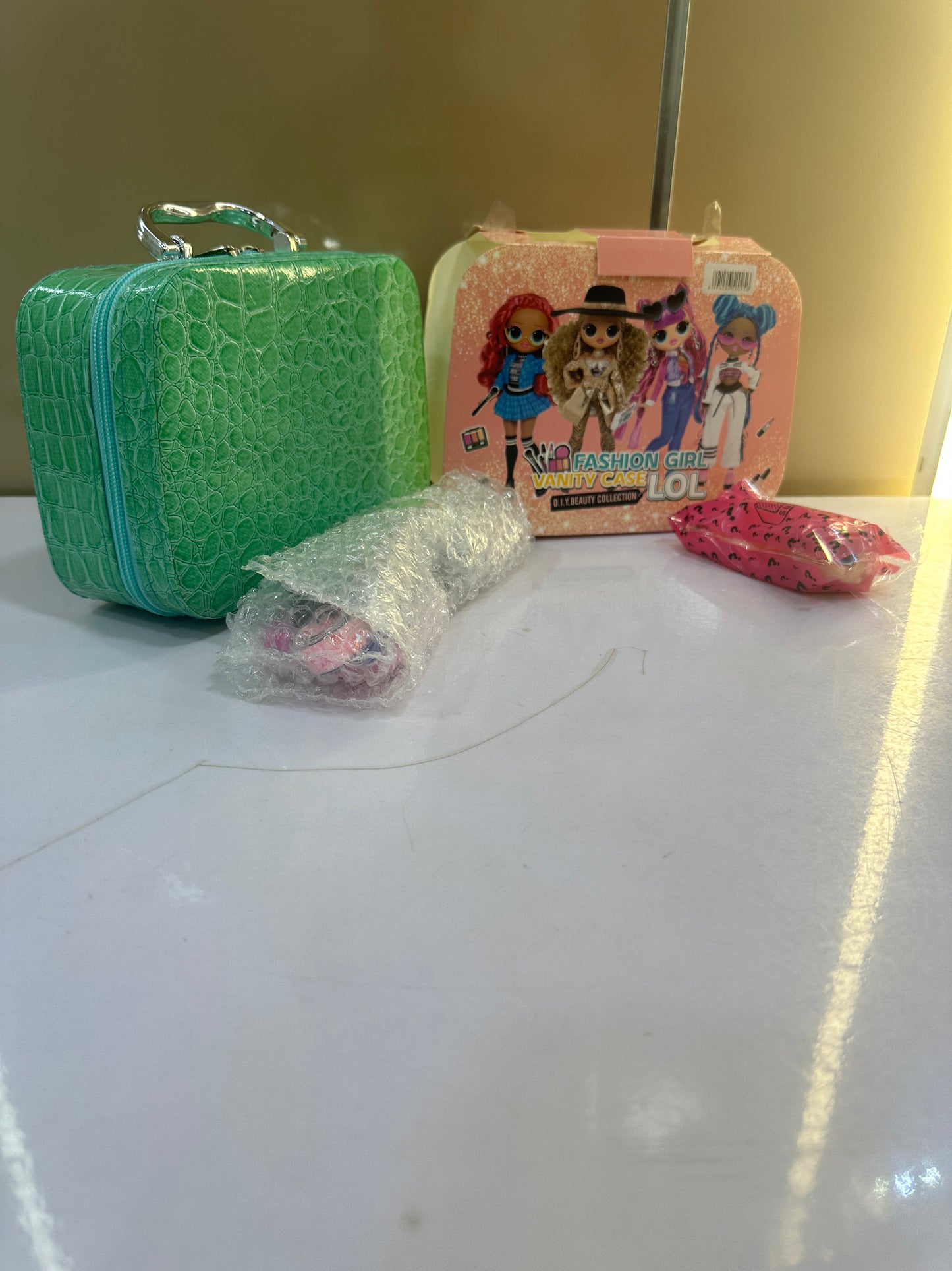 LOL FASHION GIRL VANITY CASE FOR KIDS(TOY)