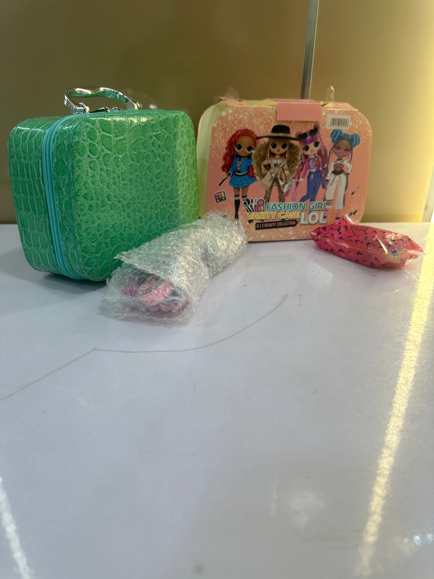LOL FASHION GIRL VANITY CASE FOR KIDS(TOY)