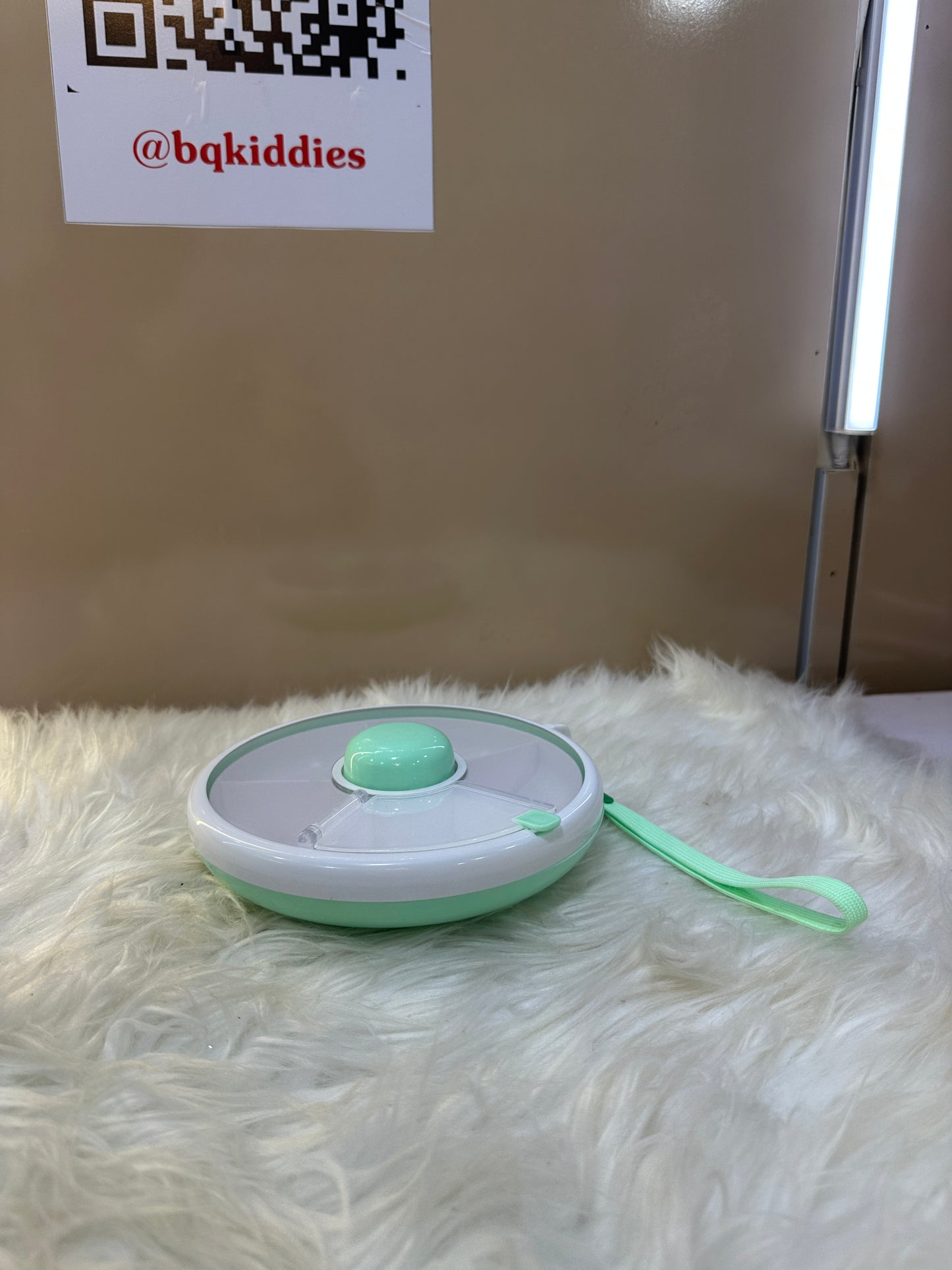 SNACK SPINNER LUNCH BOX ROTATING FOOD STORAGE