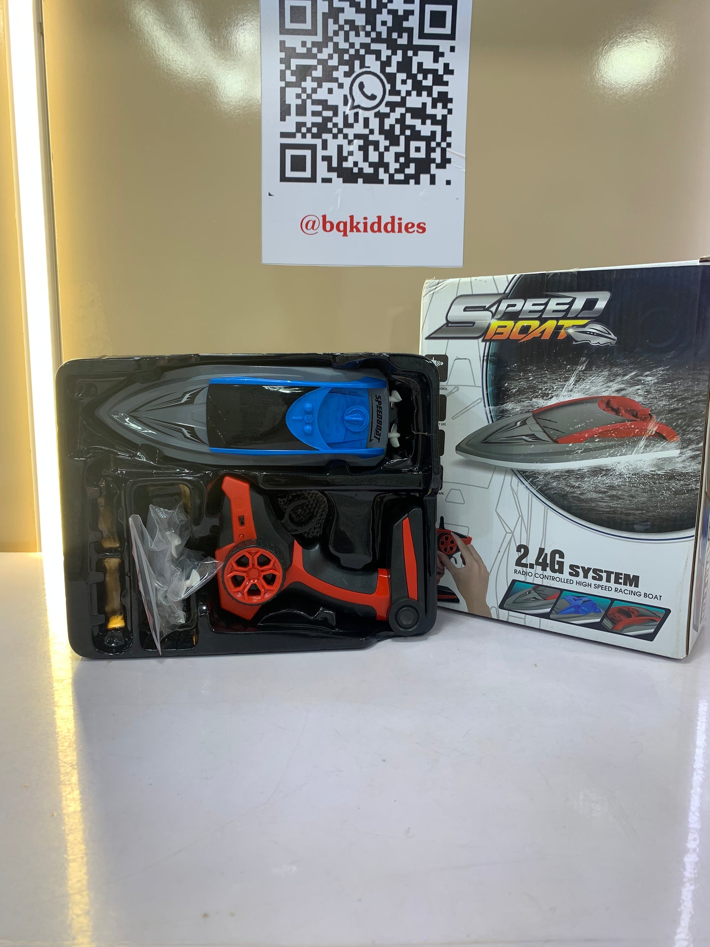 SPEED BOAT 2.4G SYSTEM RADIO CONTROLLED FOR KIDS(TOY)