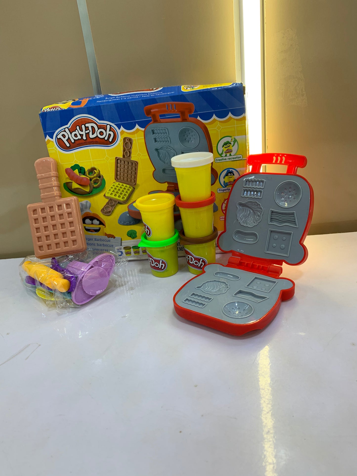 PLAY DOH SHAPE MACHINE(TOY)