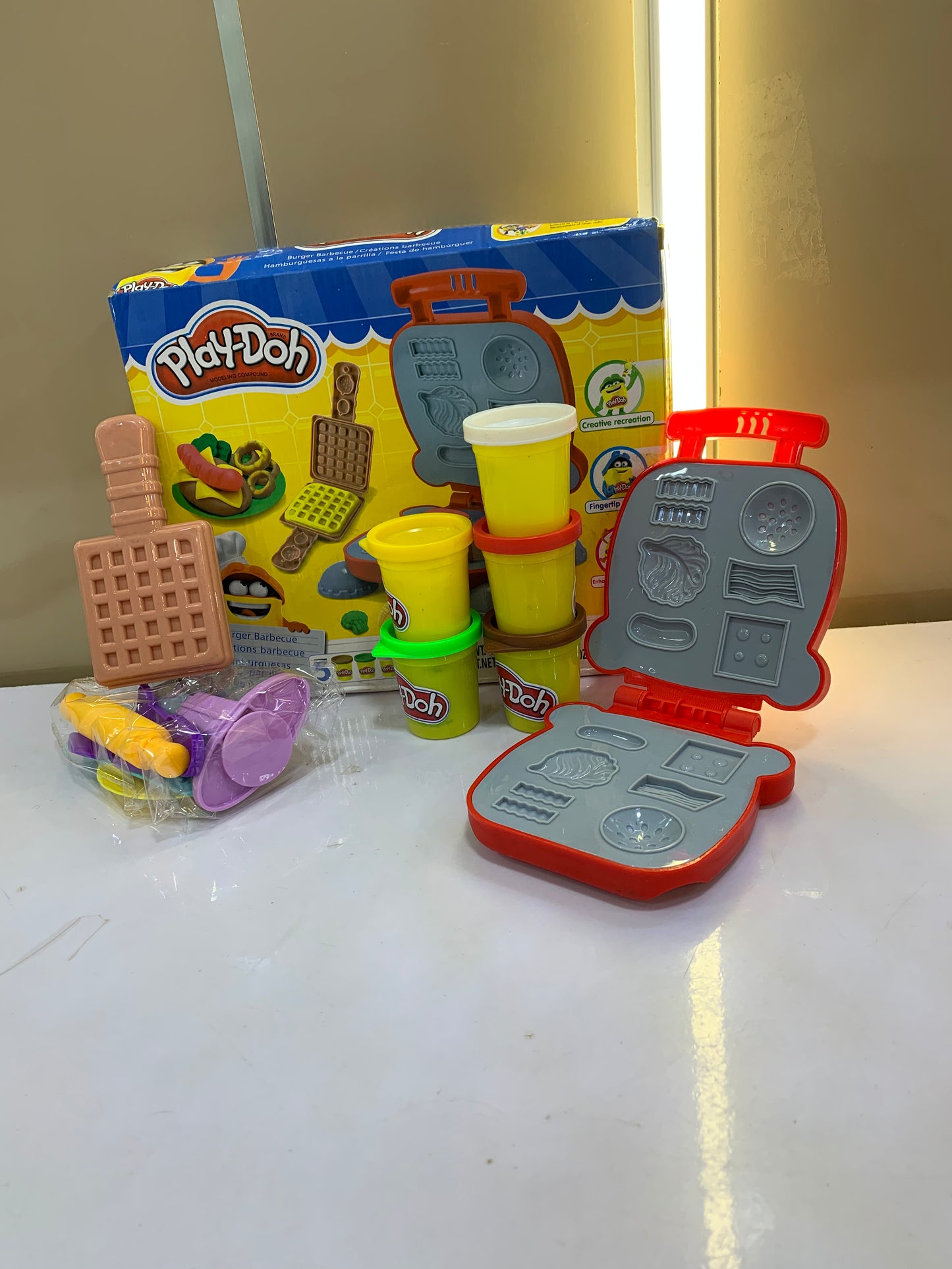 PLAY DOH SHAPE MACHINE(TOY)